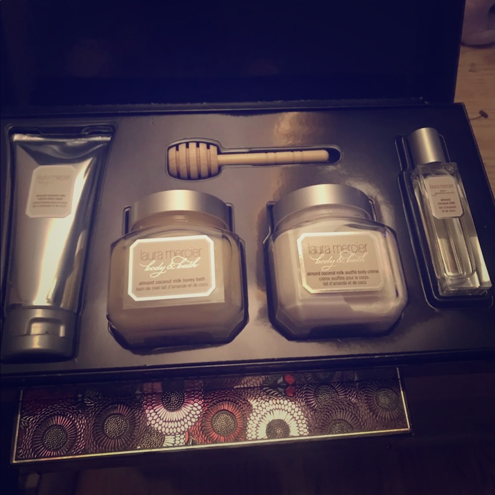 Laura Mercier Bath & Body set